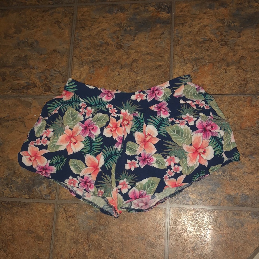 Tropical shorts never worn! Size L